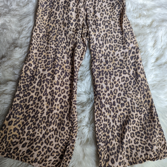 EUC Faithfull the Brand Elsa Jumpsuit in Mila Leopard Print - Picture 5 of 16
